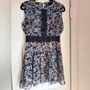 BCBG Max Azria Printed Mini Dress Lace Trim Built-In Cami Size 6 Cocktail